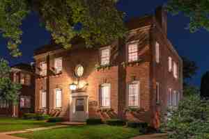 featured image of 2408 Kendall Ave