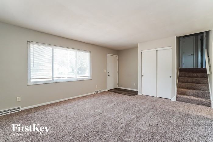1225 Oakfield Dr N - Photo 2 of 16