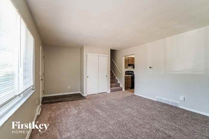 1225 Oakfield Dr N - Photo 3 of 16