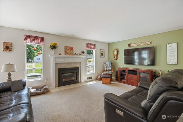 8019 57th Dr Ne - Photo 5 of 15