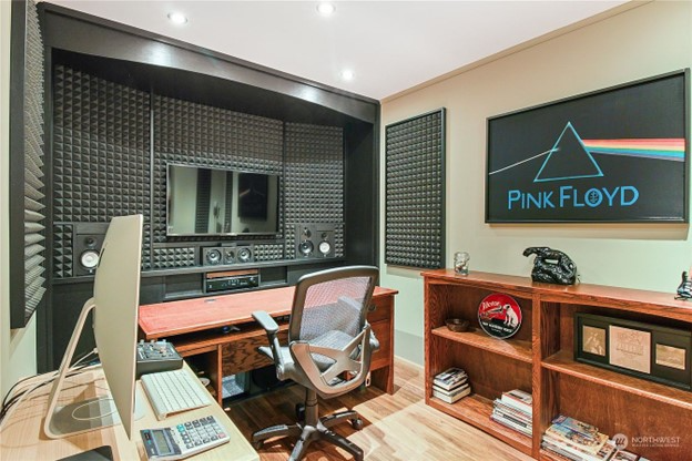 8019 57th Dr Ne - Photo 7 of 15