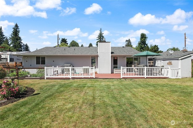 8019 57th Dr Ne - Photo 2 of 18