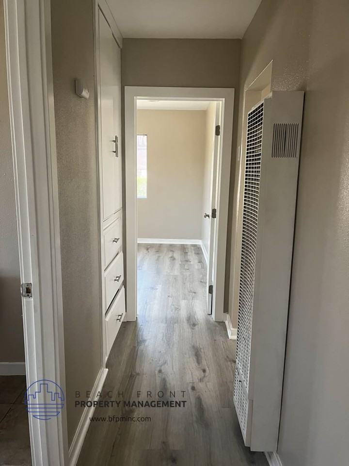 1208 A-B, 1210 A-B W. 166th St. - Photo 3 of 20