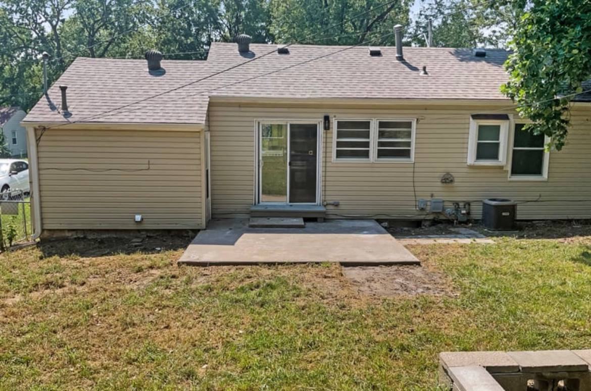 1018 NE 43rd Terr - Photo 3 of 8