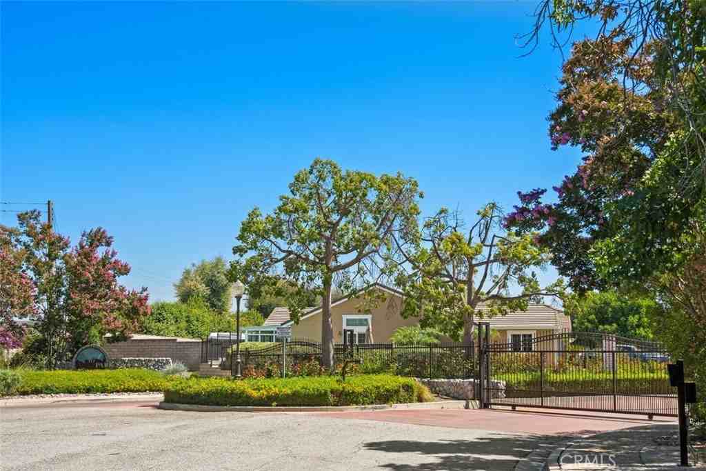 857 Arbor Cir - Photo 3 of 44