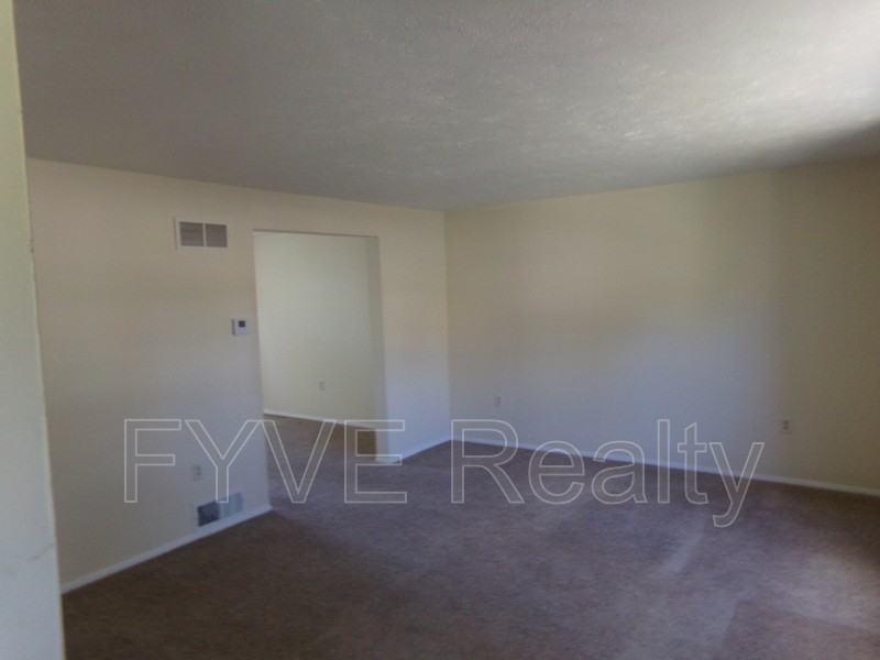1511 Greentree Rd - Photo 3 of 25