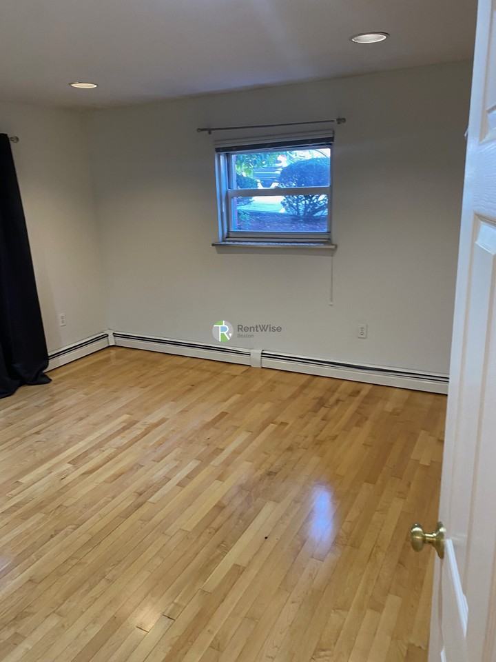 9 Commonwealth Ct #2 - Photo 7 of 12