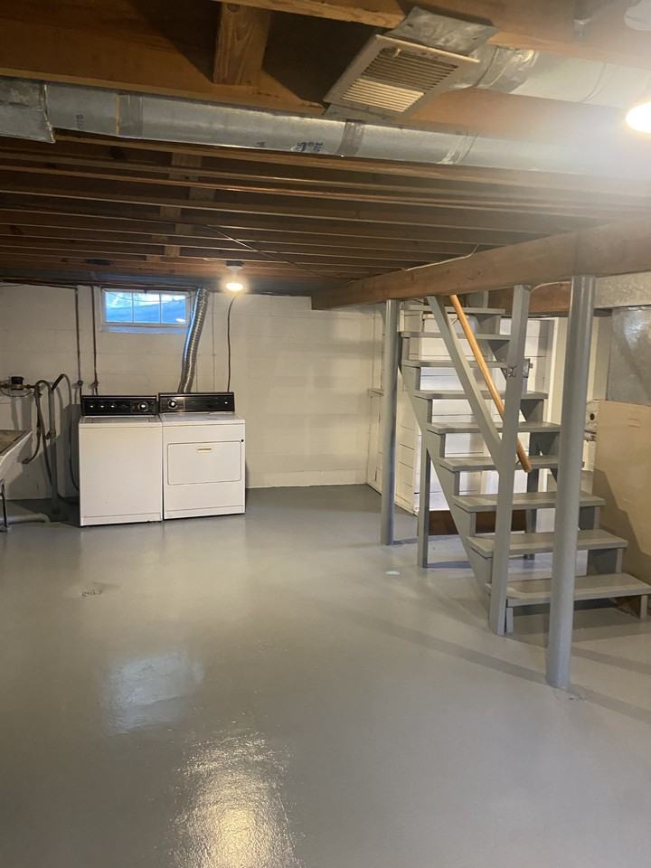 1039 Vine St #NA - Photo 3 of 10