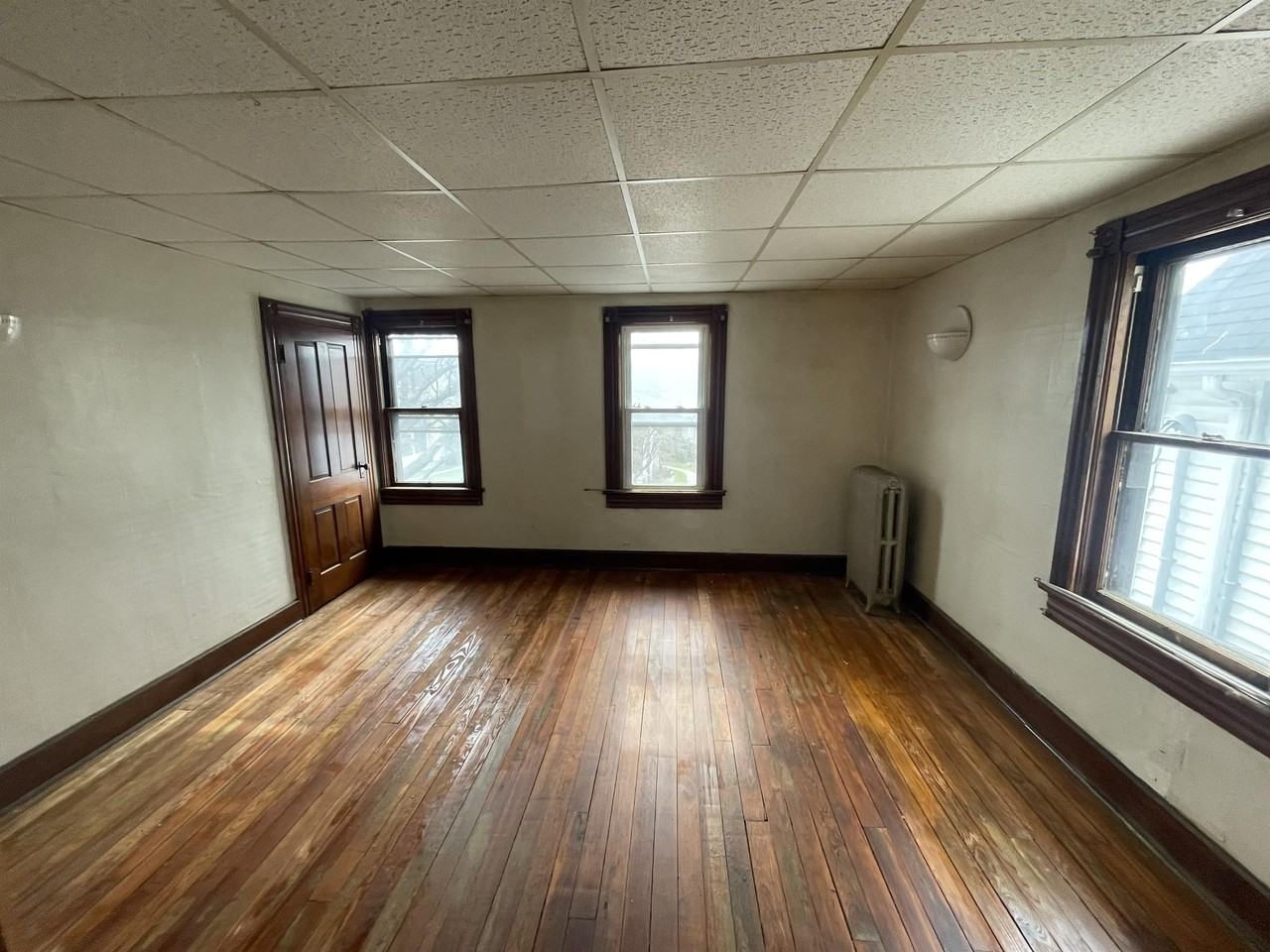 221 3rd Street - 1 Upstairs Right - Photo 4 of 13