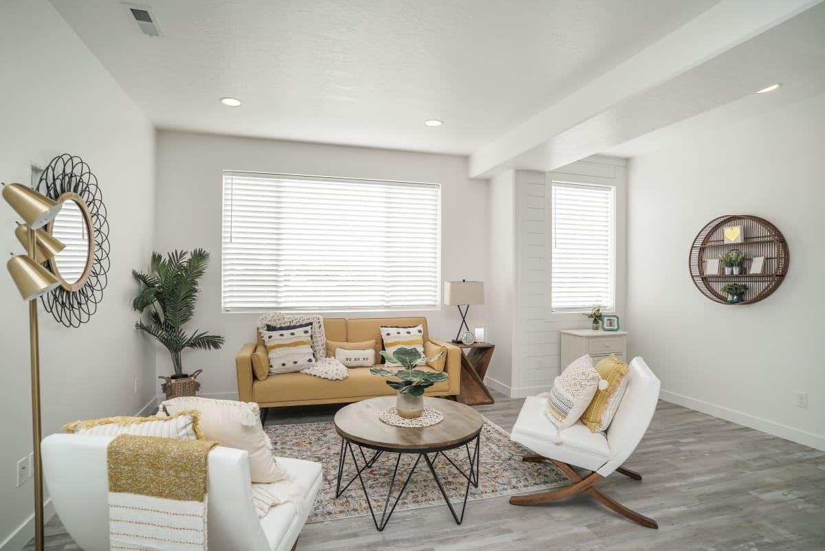 1700 W 1930 S - Photo 2 of 15