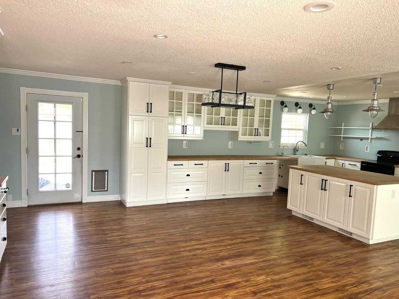 11421 Bar Harbor Pl Ne - Photo 2 of 18