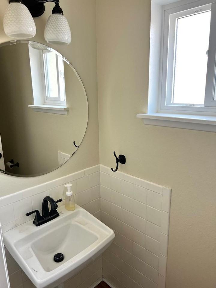 11421 Bar Harbor Pl Ne - Photo 3 of 18