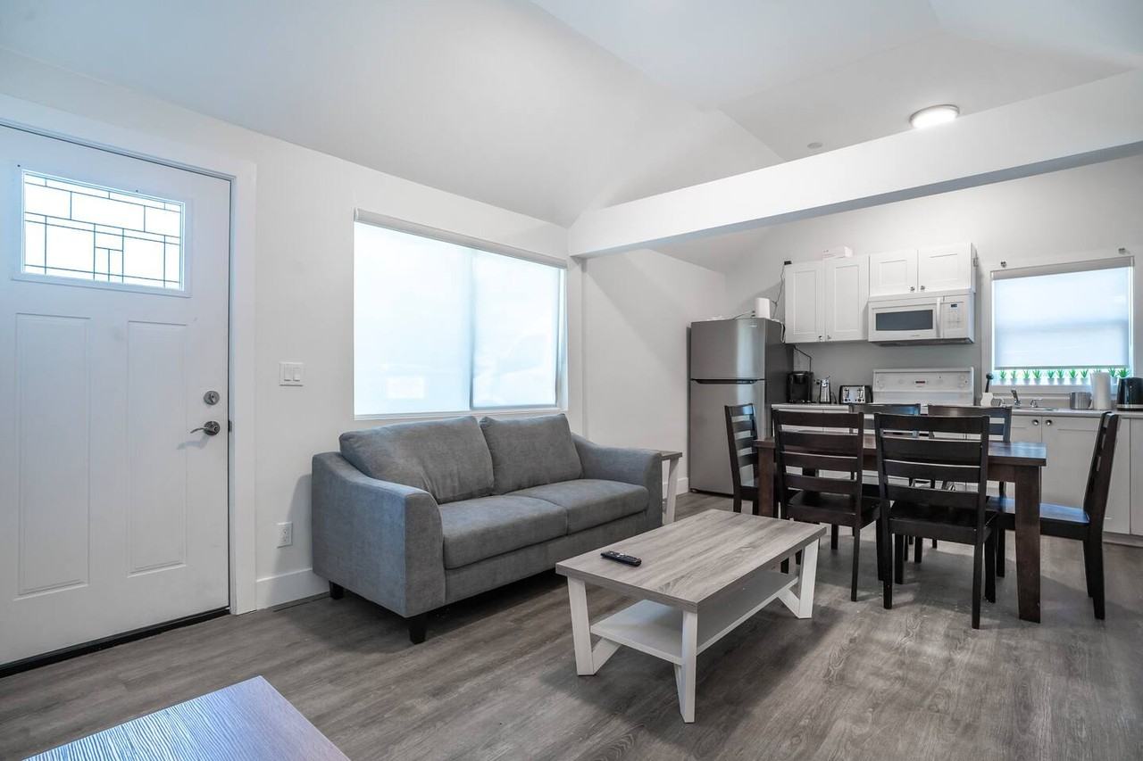 140 Cedar Ave - Photo 3 of 11