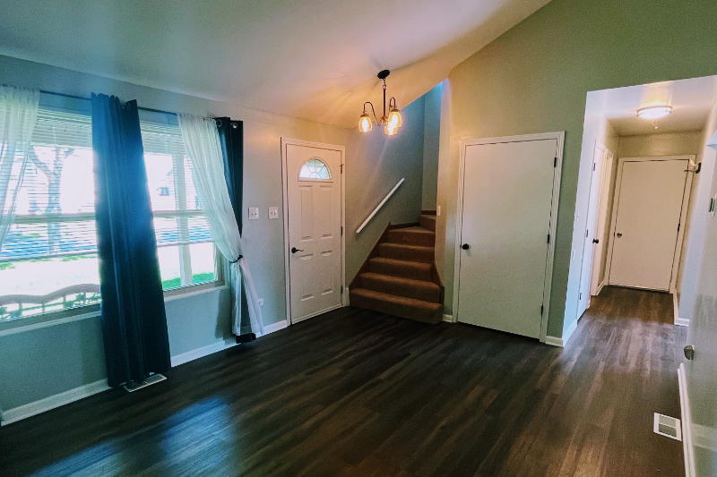 5212 Pine Trails Cir - Photo 2 of 15