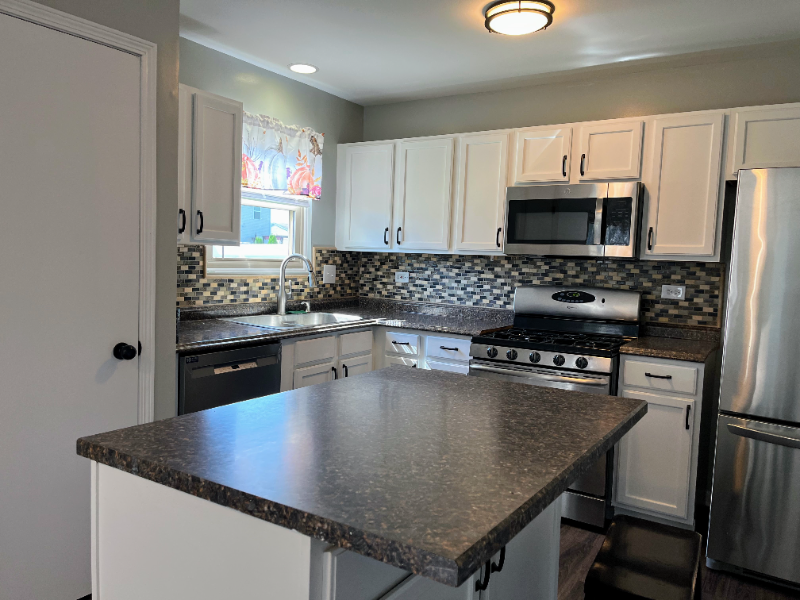 5212 Pine Trails Cir - Photo 3 of 15