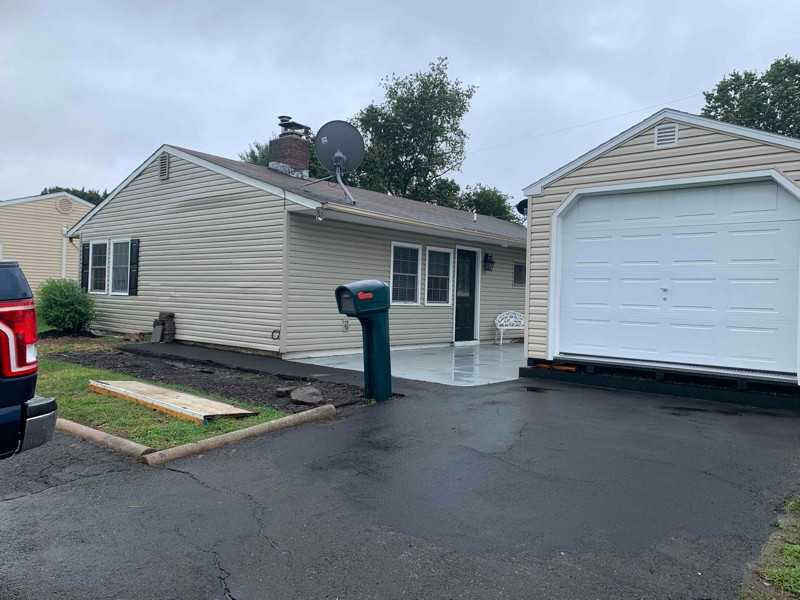 260 Pinewood Dr - Photo 3 of 9