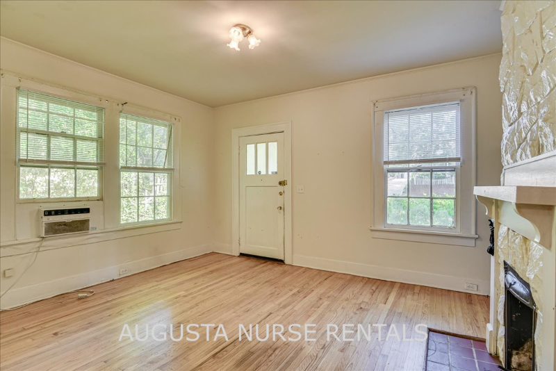 2136 Mcdowell St #B - Photo 3 of 20