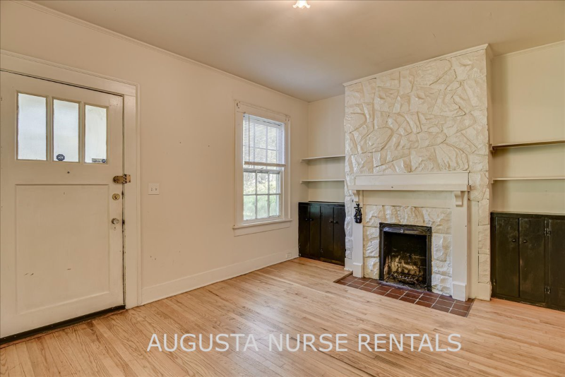 2136 Mcdowell St #B - Photo 4 of 20