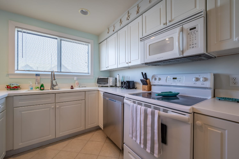 105 63rd St #201 - Photo 5 of 31