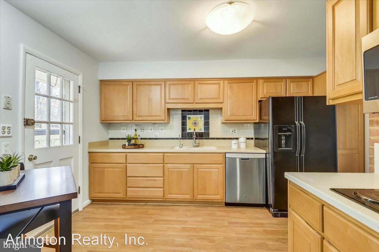 7728 Oak St - Photo 2 of 35