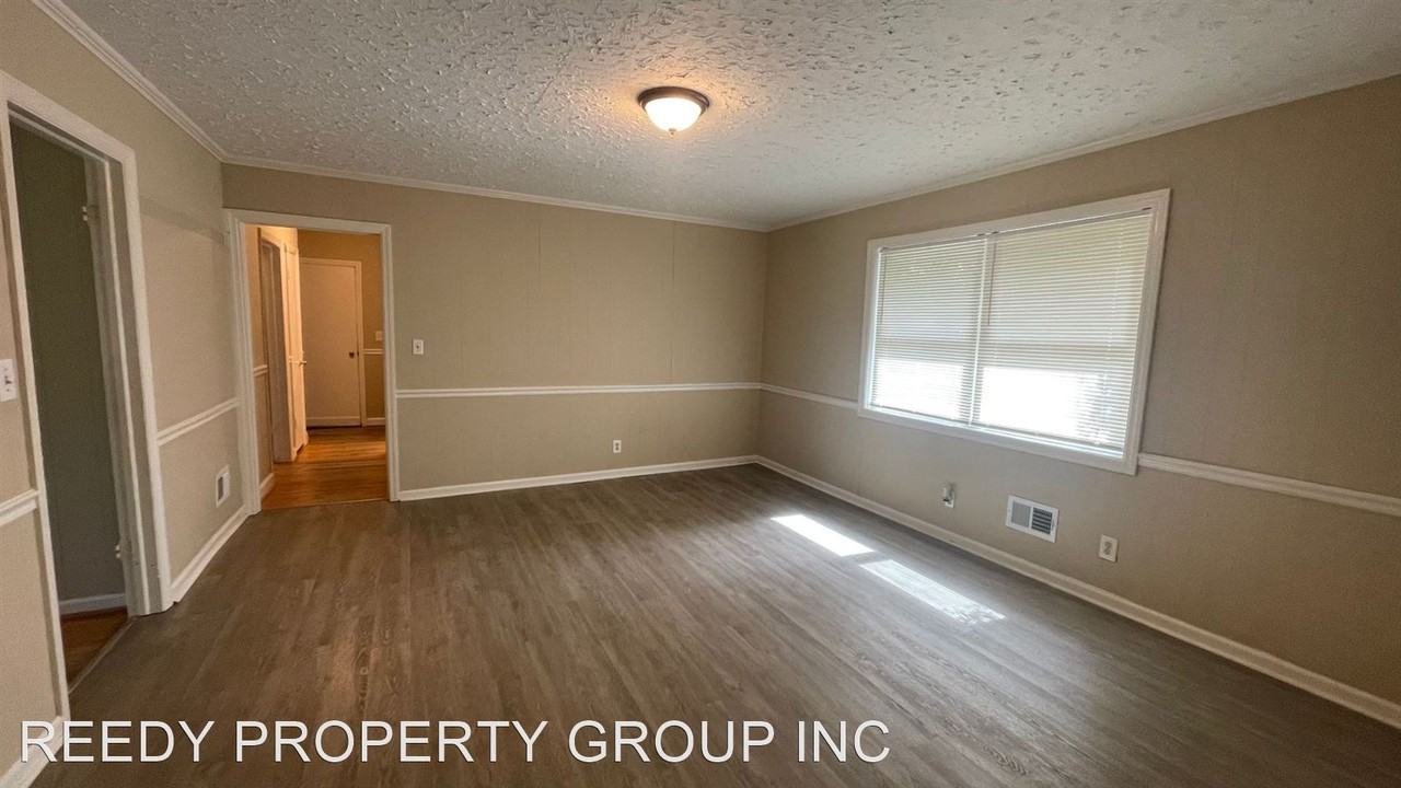 930 Bethesda Rd - Photo 3 of 10