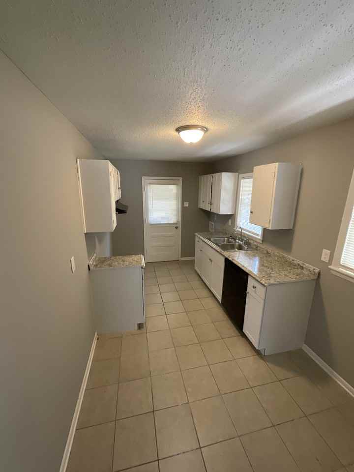 2720 Merle St - Photo 2 of 6