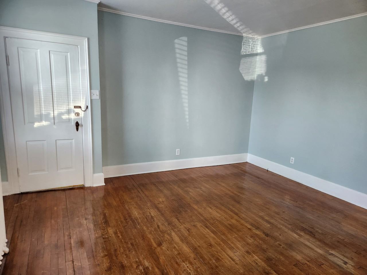 724 East Walnut Street - Photo 2 of 5