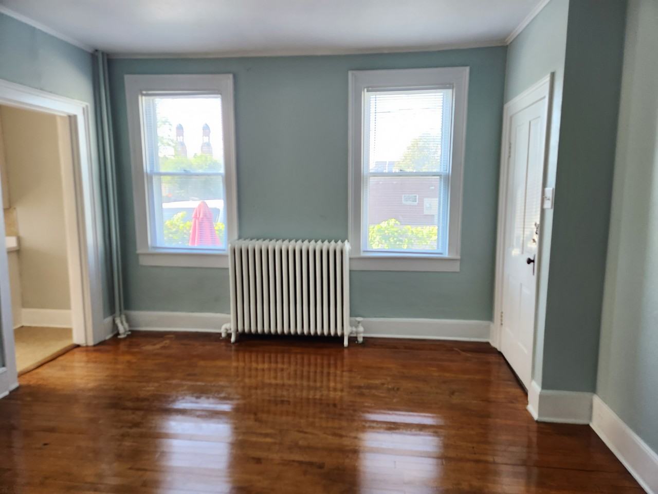 724 East Walnut Street - Photo 3 of 5