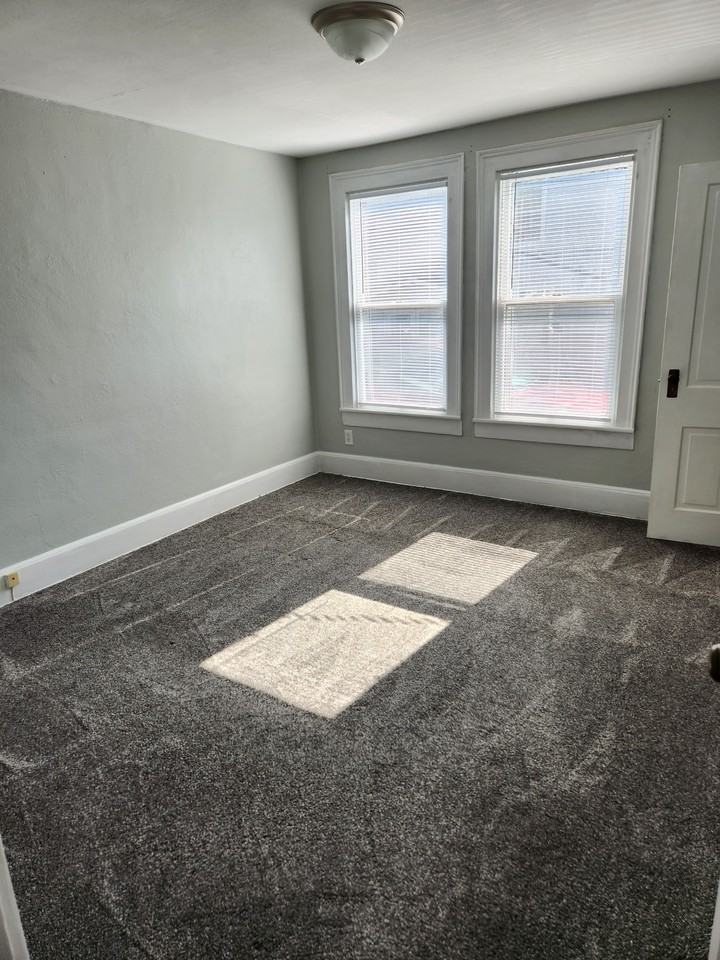 724 East Walnut Street - Photo 5 of 5