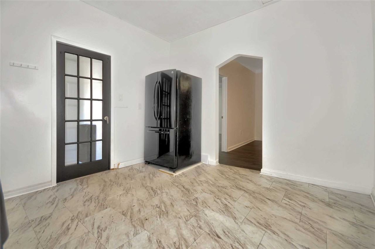 147 Victoria Avenue North - Photo 3 of 19