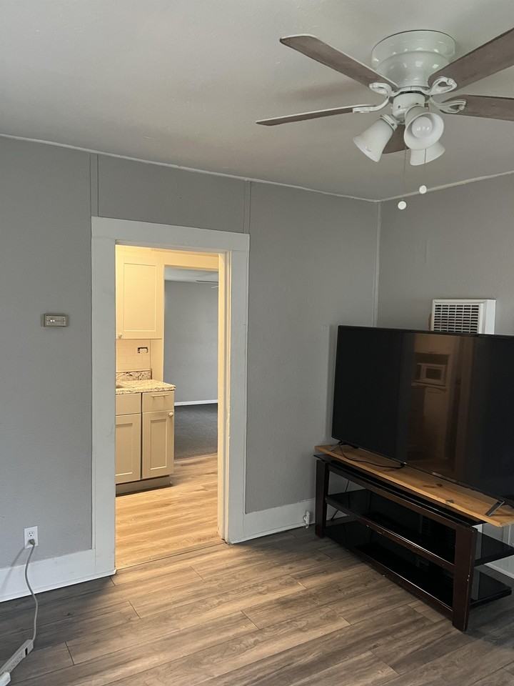4207 1/2 N Beaver Ave #B - Photo 3 of 15