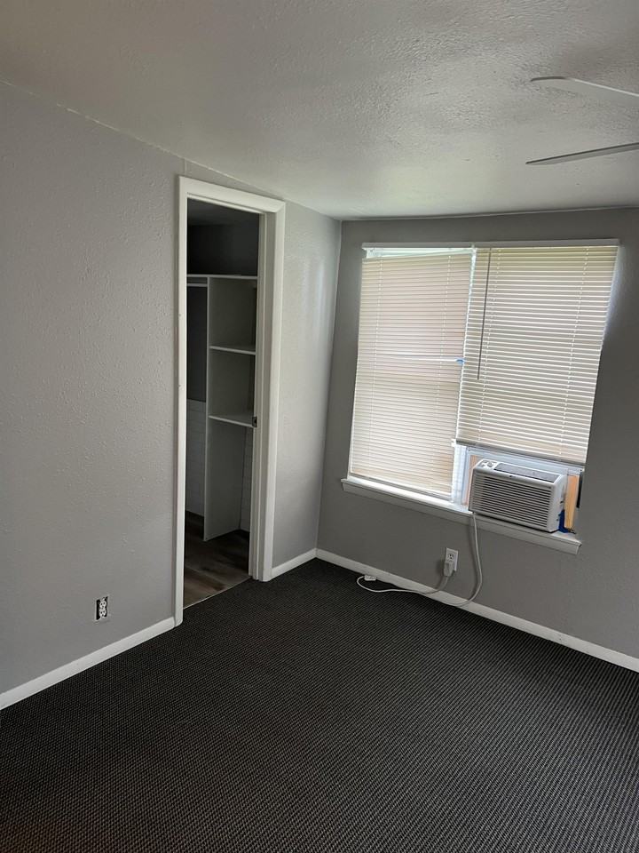 4207 1/2 N Beaver Ave #B - Photo 6 of 15