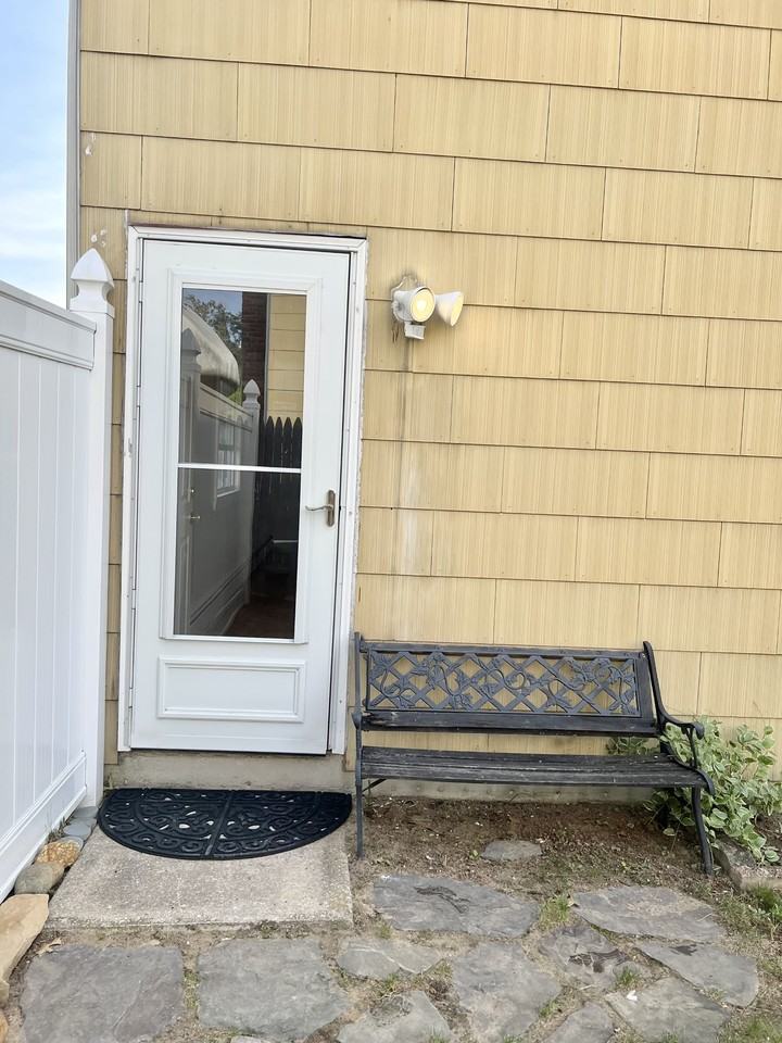 11 Westminster Ln - Photo 2 of 15