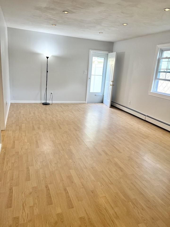 11 Westminster Ln - Photo 3 of 15