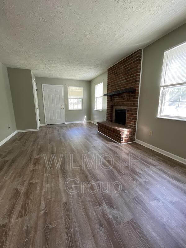 1301 Millerwood Dr - Photo 3 of 7