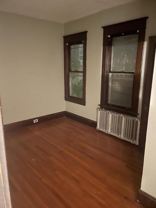 389 Morris St - Photo 4 of 8