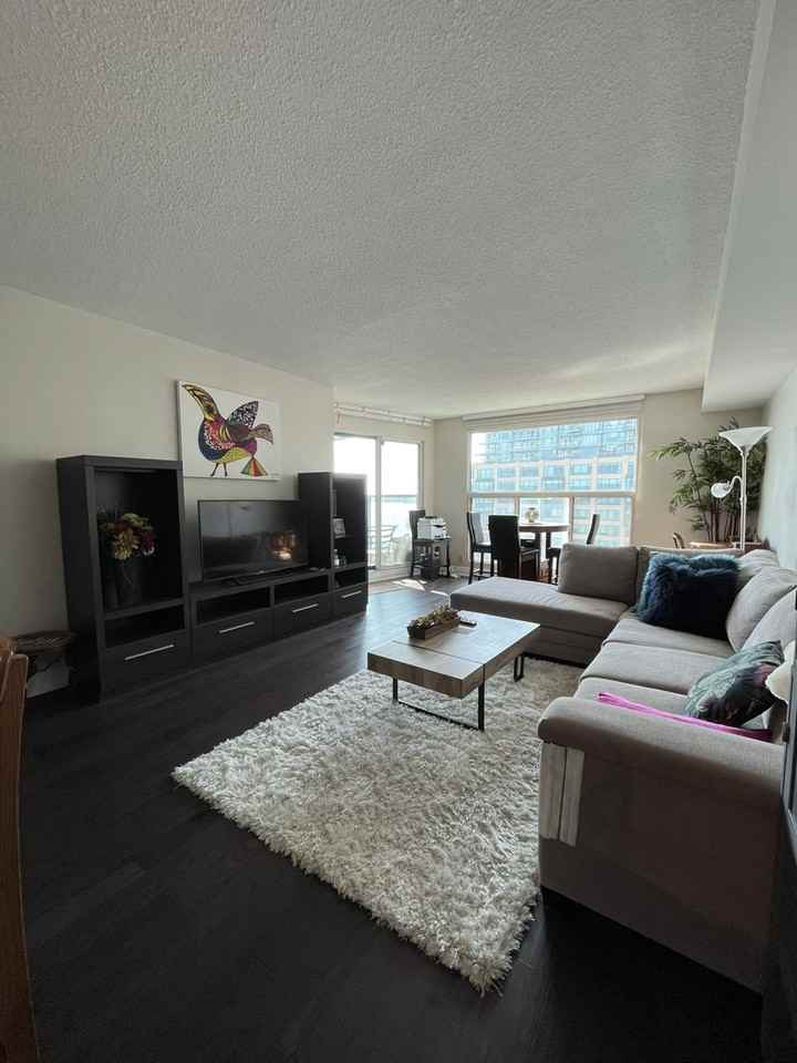 99 Harbour Sq - Photo 2 of 17