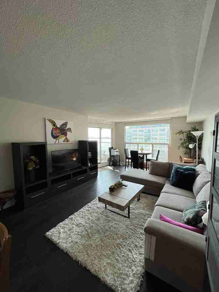 99 Harbour Sq - Photo 4 of 17