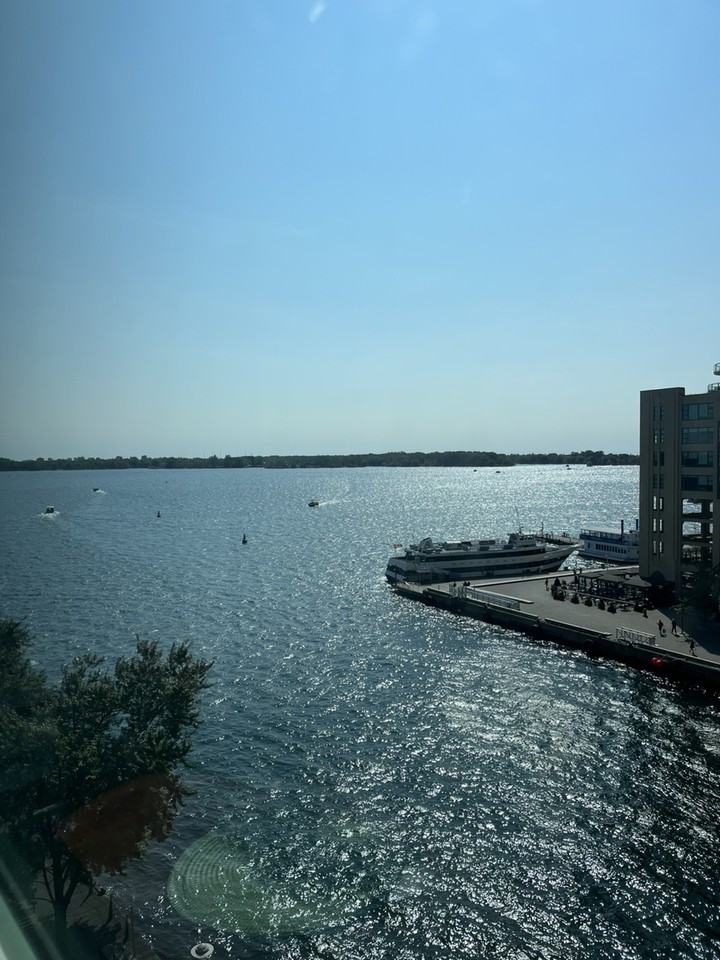 99 Harbour Sq - Photo 3 of 17