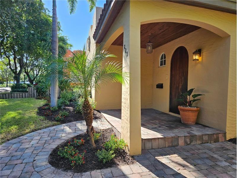 829 Sunset Rd - Photo 2 of 25