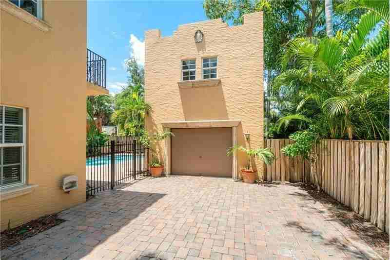 829 Sunset Rd - Photo 3 of 25