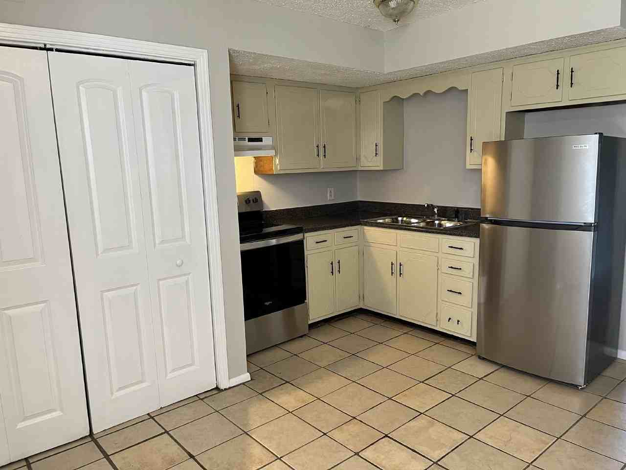 3012 Delaware Ave - Photo 4 of 18