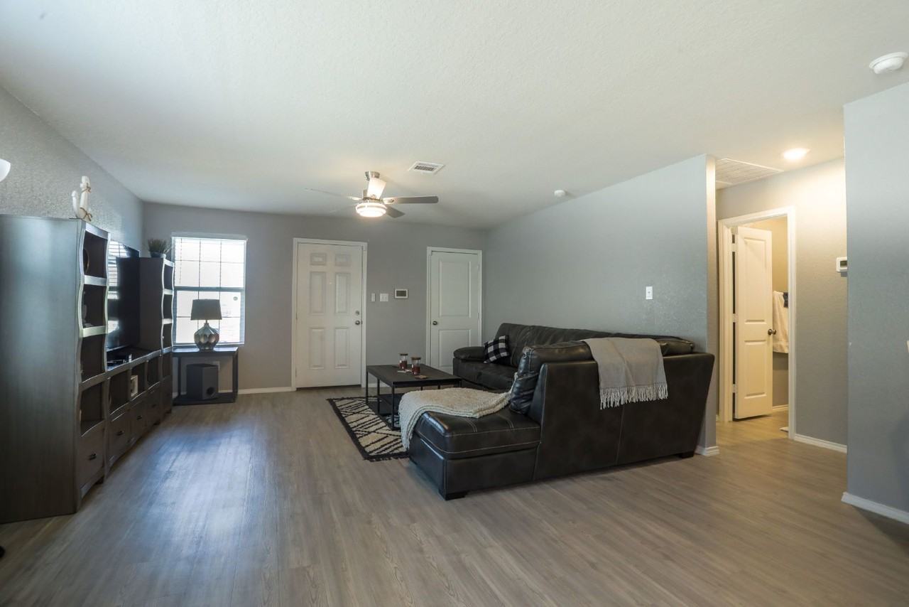 3318 Carducci Dr - Photo 3 of 15