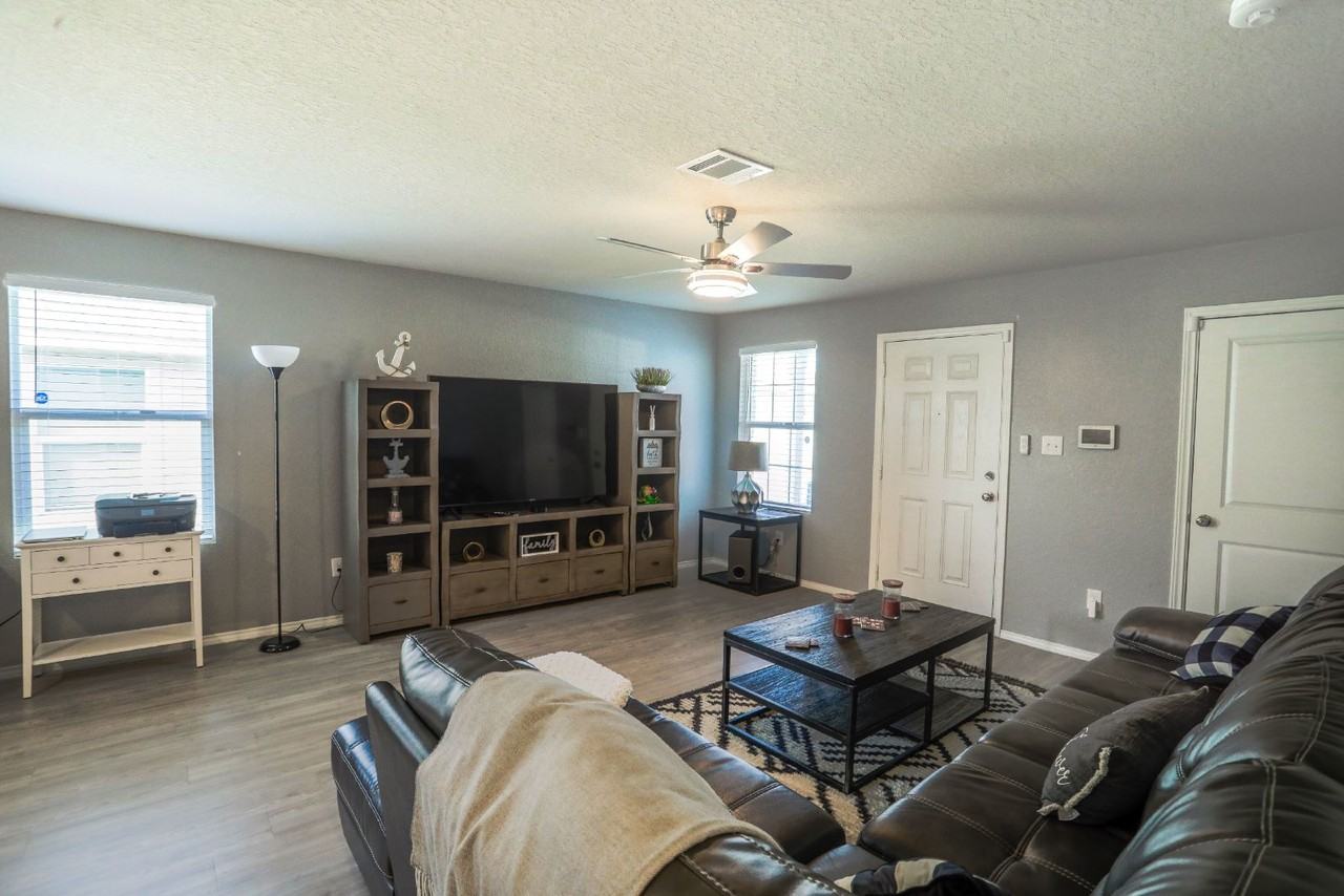 3318 Carducci Dr - Photo 4 of 15