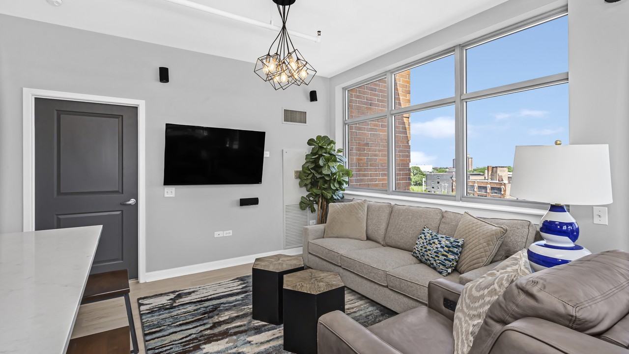 511 511 West Division Street - 1Unit 706 #1 - Photo 2 of 11