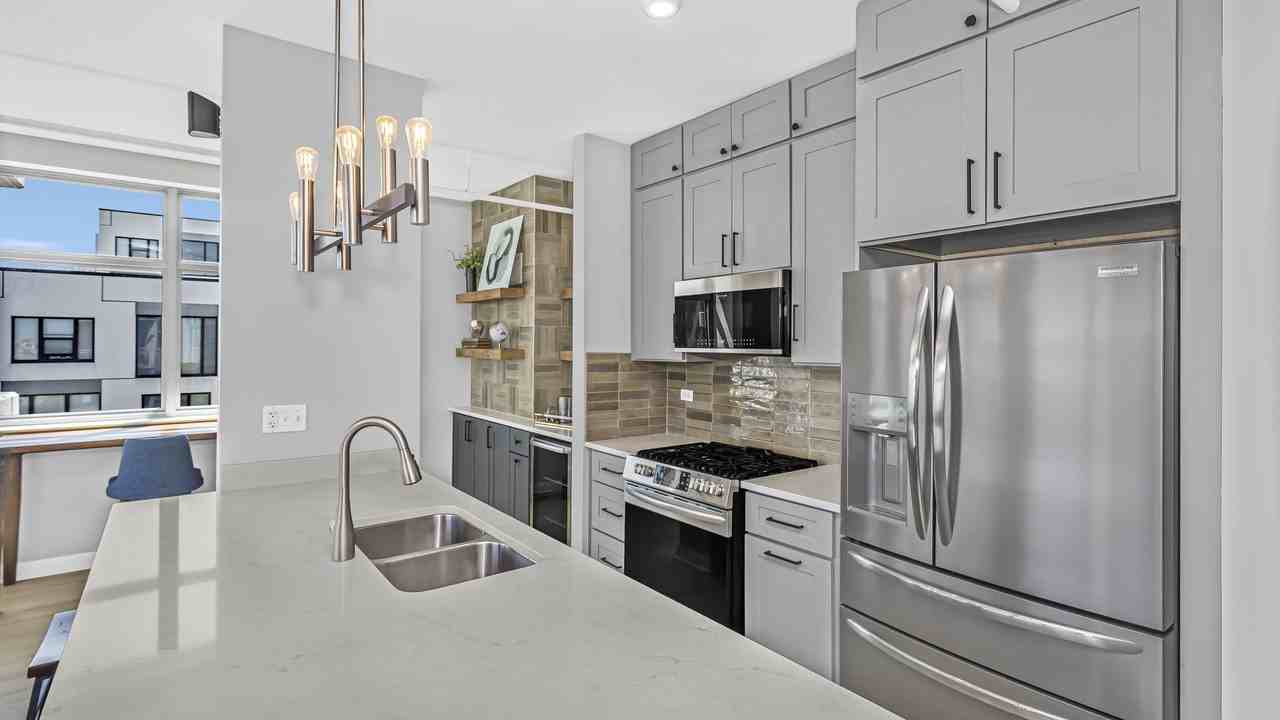 511 511 West Division Street - 1Unit 706 #1 - Photo 4 of 11