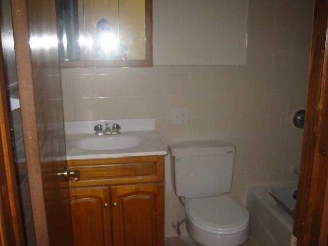 143 Brook St - Photo 2 of 3