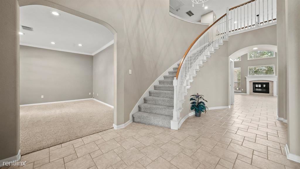 2864 Love Ln - Photo 2 of 11