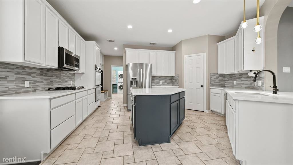 2864 Love Ln - Photo 3 of 11