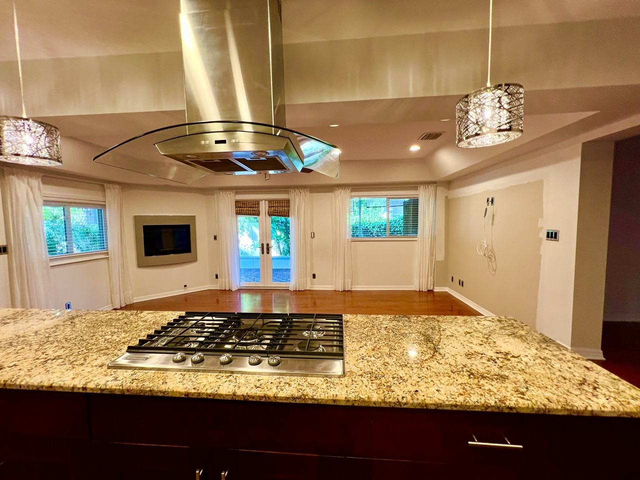 243 Mateo Way Ne - Photo 3 of 38